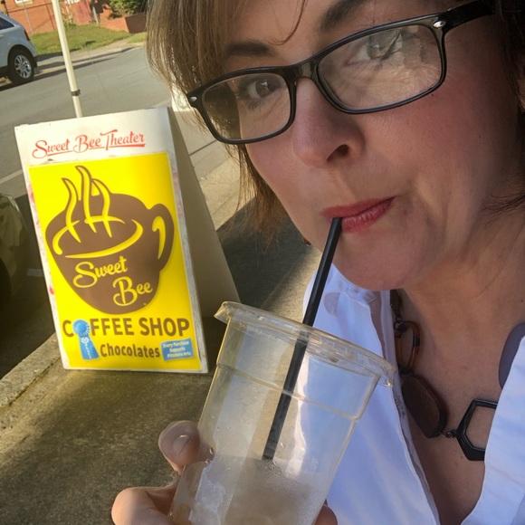 Meet your Posher, Beth - Picture 4 of 8